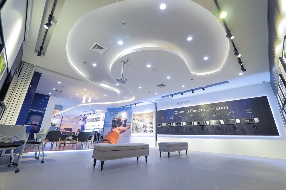 OLYMPUS Store by BIG CAMERA