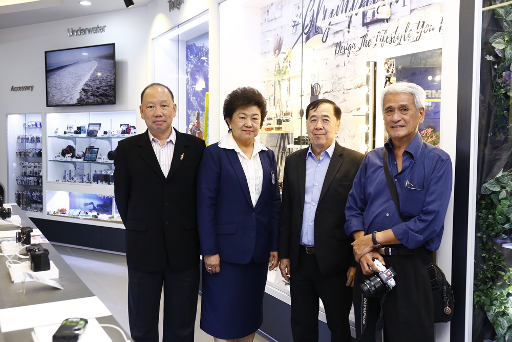 OLYMPUS Store by BIG CAMERA