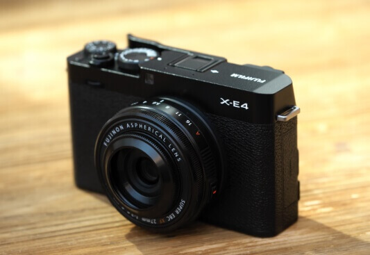 พรีวิว Fujifilm X-E4 สาย Street ต้องมี! กล้อง Rangefinder จอพับเซลฟี่ได้ สี Film Simulation ครบ